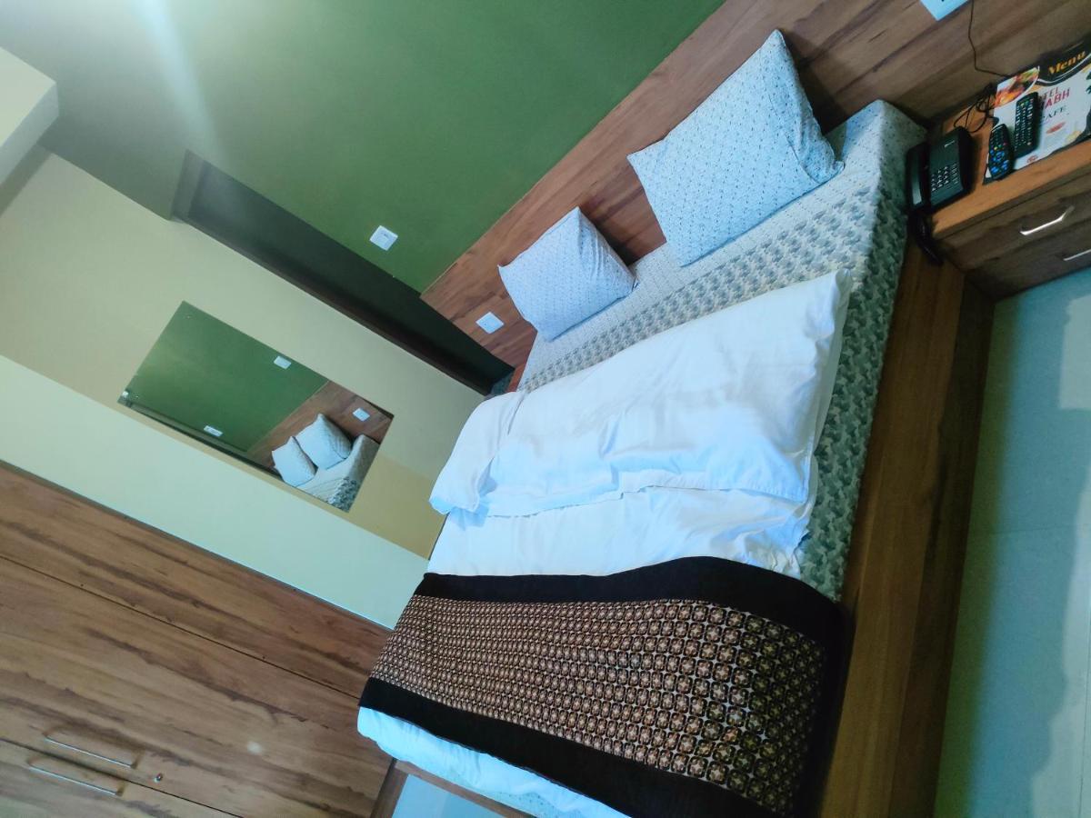 Hotel Rishabh And Banquet Hall Pithoragarh Exterior photo