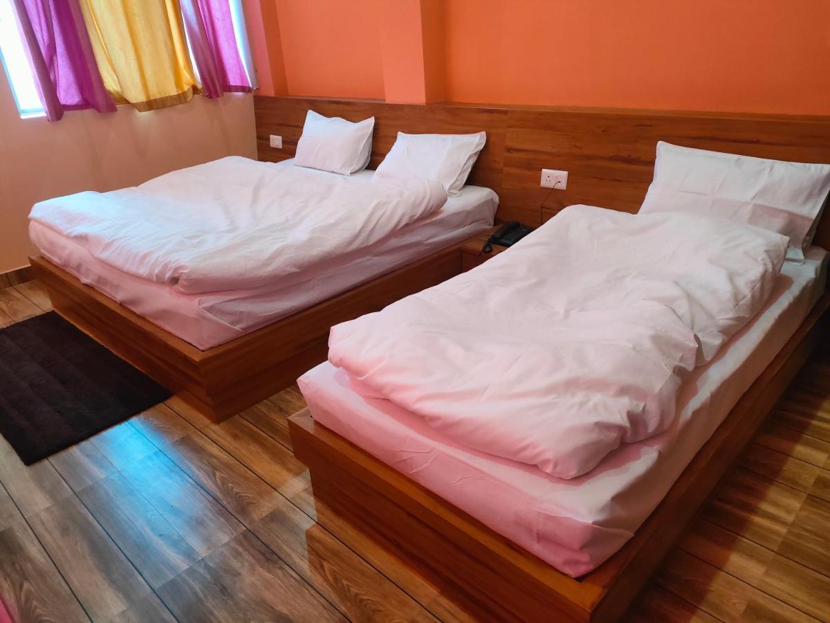 Hotel Rishabh And Banquet Hall Pithoragarh Exterior photo